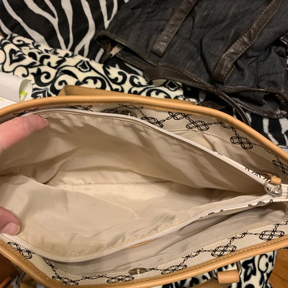 Tan and cream color bag - Picture 3 of 3